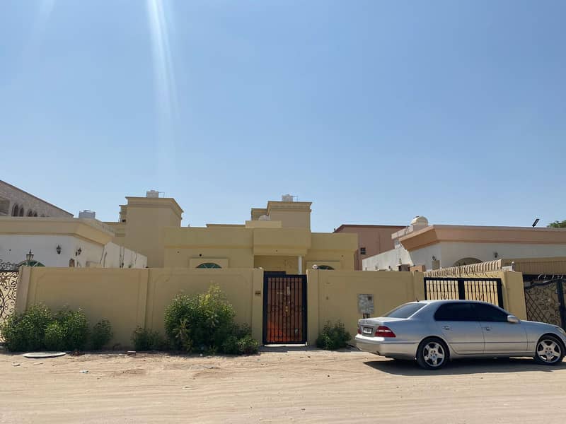 For rent in Ajman, Al Rawda area
 Arab house 6400 feet
 It consists of 3 ro