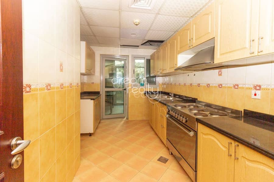 2BR + MAID ROOM APARTMENT  GROUND FLOOR WITH GARDEN  FOR SALE IN BELVEDERE , DUBAI MARINA