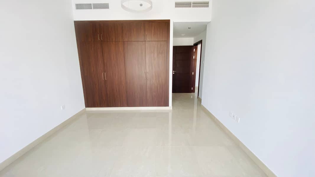 30 days free brand new 1bhk front of Emirates tower metro rent 45k in 4 or 6 cheqs