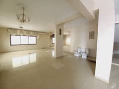 Spacious 5BR Duplex Villa Maid's Room Salah Majlis In Just 100k Al Goaz ,Shj