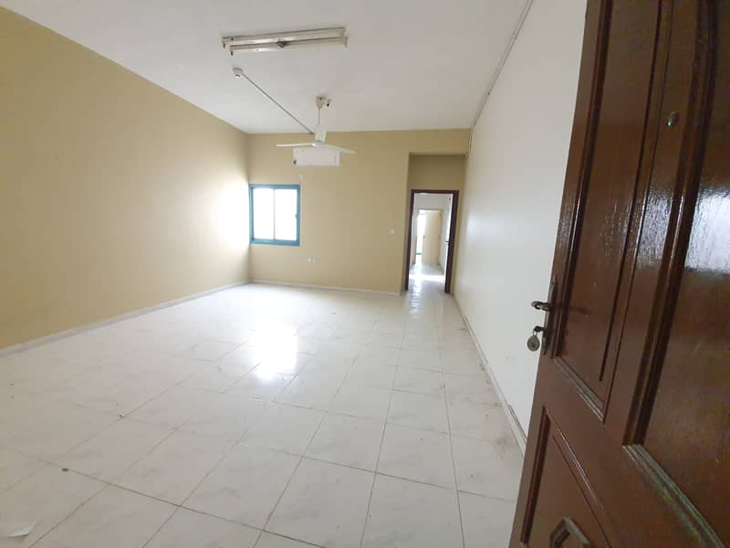شقة في أبو شغارة 1 غرفة 14990 درهم - 4897184