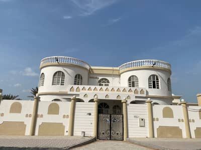 large two-storey villa with seven rooms in Muwafjah