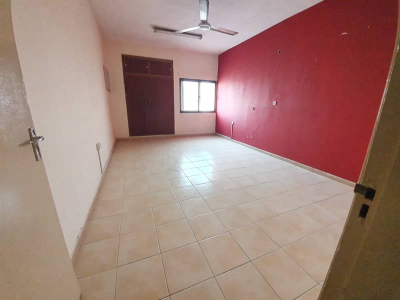 NO DEPOSIT //45DAYS FREE//CLOSE TO ABU SHAGARA PARK!! HUGE 2BHK ONLY 18K WITH BALCONY + WADROBE