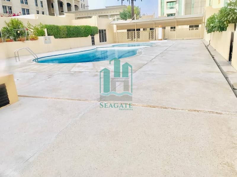 Very Nice 3 bedroom plus maid single storey villa with shared pool in Jumeirah , One moth free