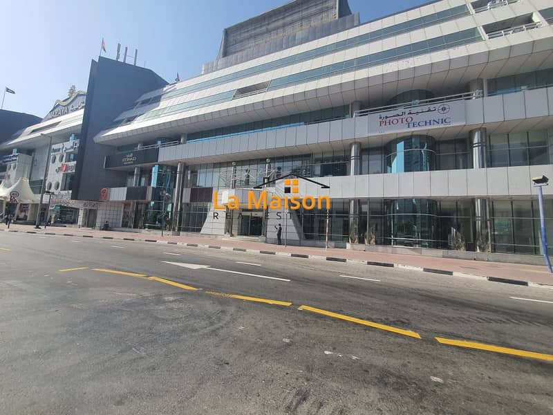 shop for rent in jumeira 2 rent is 52000