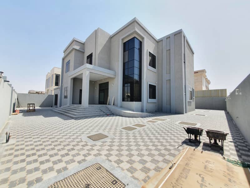 Luxurious 5bed brand new independent villa with separate majlas mulhaq kitchen driver room just 3.2m