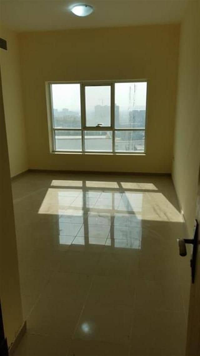 EMPTY 1 BEDROOM HALL WITH PARKING