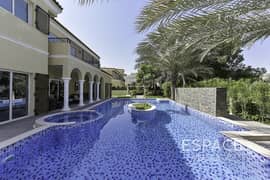 Exclusive |Upgraded Extended Family Villa