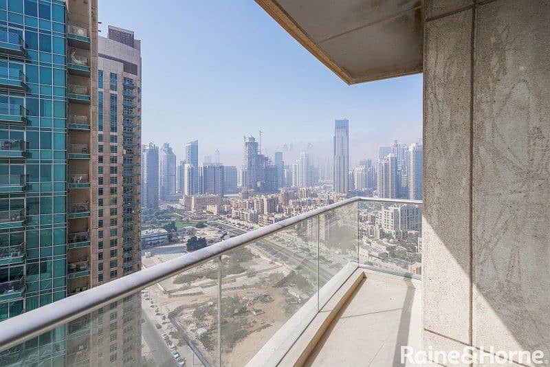 20 Burj Khalifa Views | Painted & Well Maintained