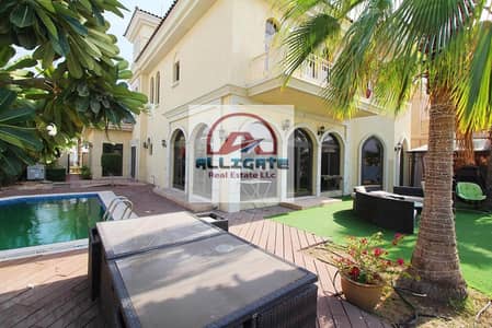 4 Bedroom Villa for Sale in Palm Jumeirah, Dubai - Facing Atlantis||Luxurious 4-Bedroom Villa with Maids Room for Sale