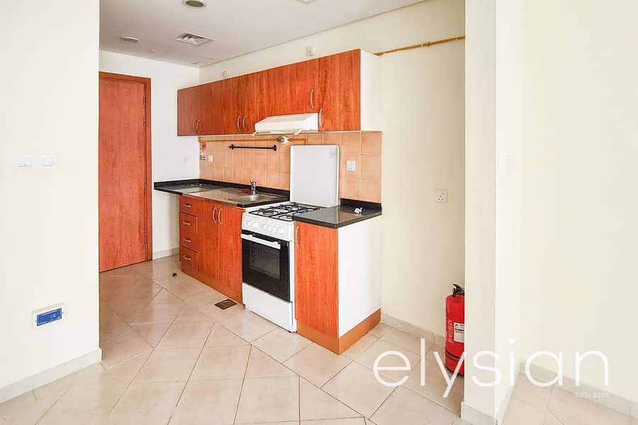 3 With Parking | Large Studio | Pool View