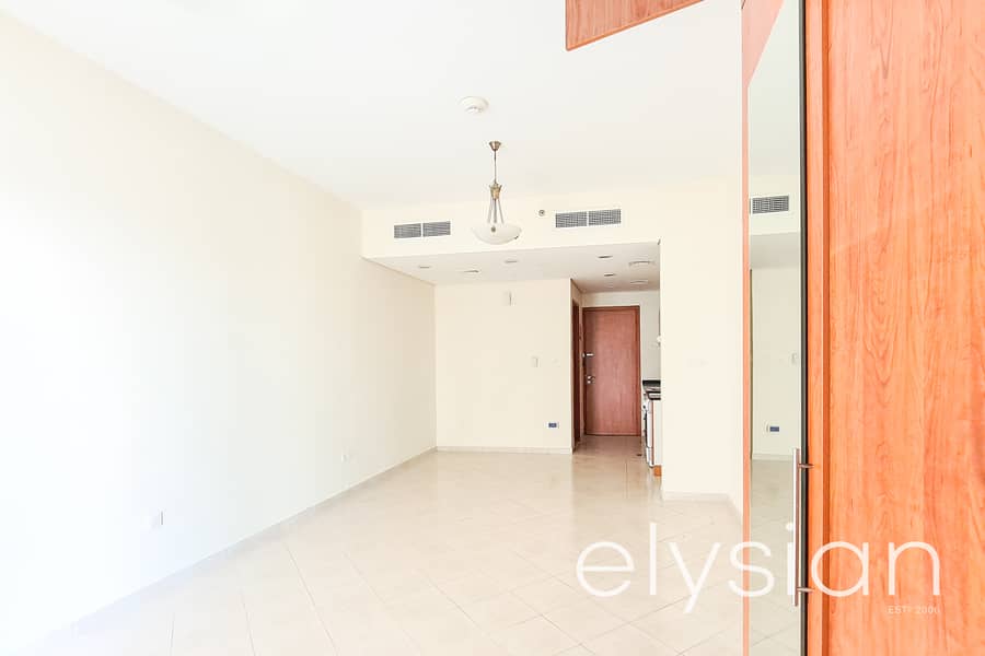 5 With Parking | Large Studio | Pool View