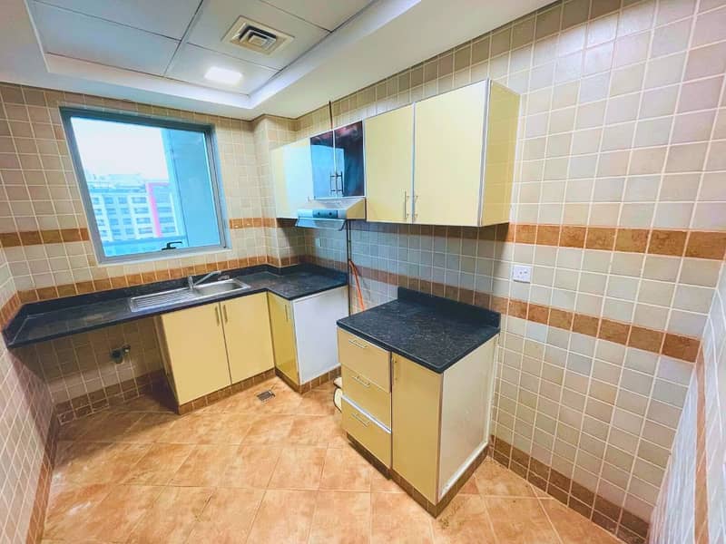 11 BIGE SIZE KITCHEN WITH ALL FACILITIES