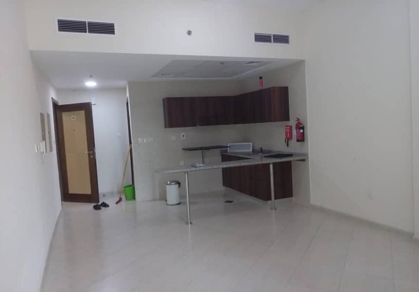 Hot offer 1 months free Spacious Studio with 4 chqs  in very good bldg  in Dxb silicon oasis