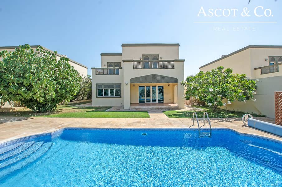 Spacious 4 Bed | Private Pool | Stunning