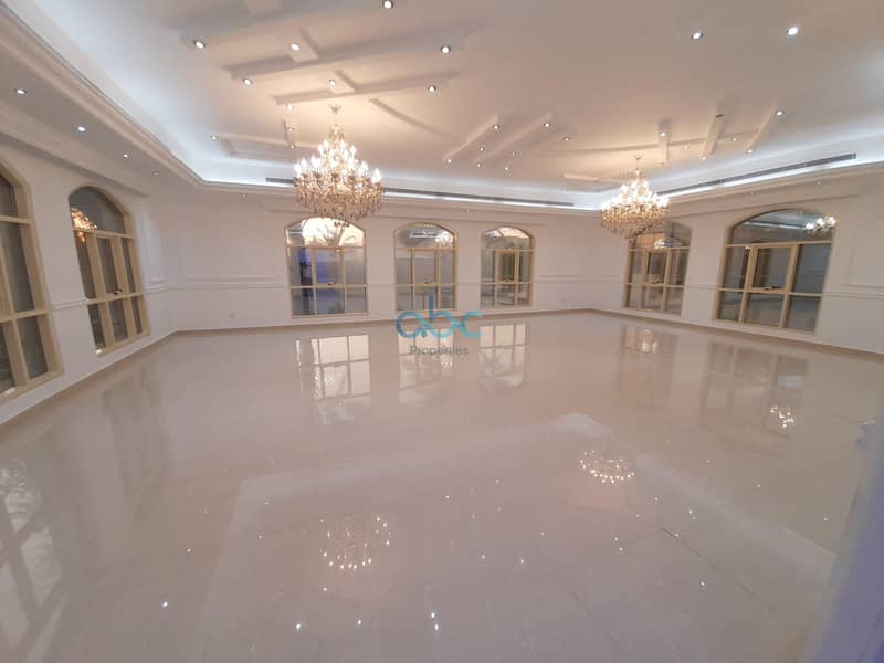 Luxurious Villa | 3 Floors | Huge Pool | Fountains |