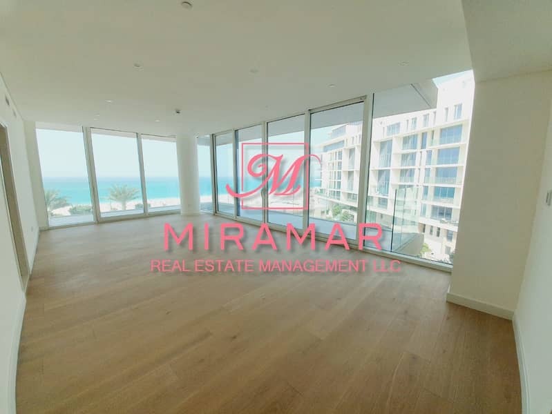 Exquisite unit w/ Stunning Sea View / Ready to Move In