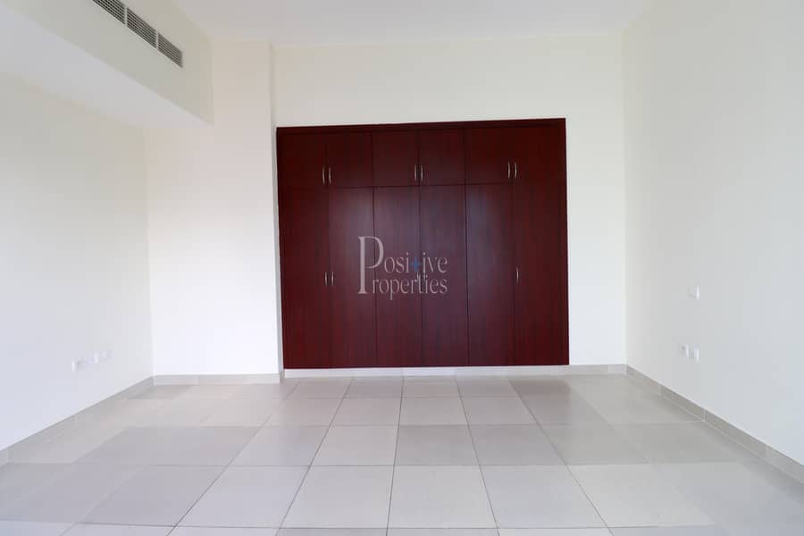 6 5 BED+MAID ROOM TOWNHUSE VACANT NEAR TO SZR