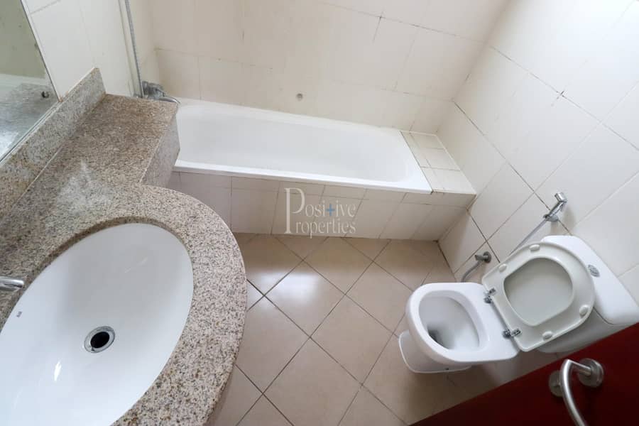 7 5 BED+MAID ROOM TOWNHUSE VACANT NEAR TO SZR