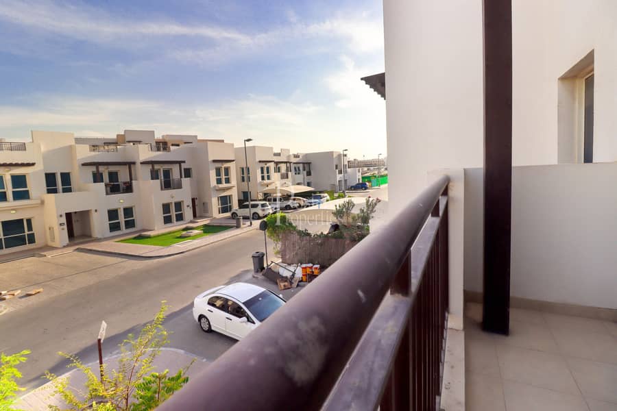 9 5 BED+MAID ROOM TOWNHUSE VACANT NEAR TO SZR