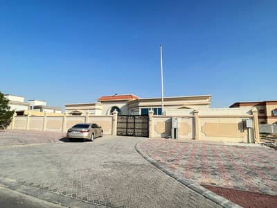 8 Bedroom Villa for Rent in Al Jurf, Ajman - GROUND FLOOR RESIDENTIAL AND COMMERCIAL USE VILLA 8 IN JURF AJMAN.