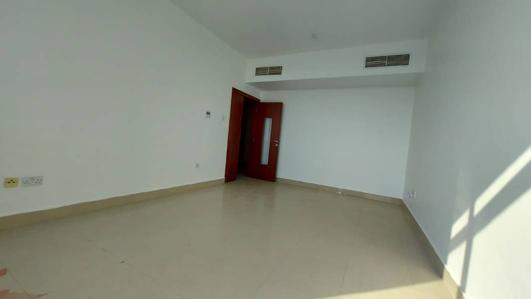 شقة في شعبية 12،مجتمع المصفح،مدينة محمد بن زايد 2 غرف 40000 درهم - 5645566