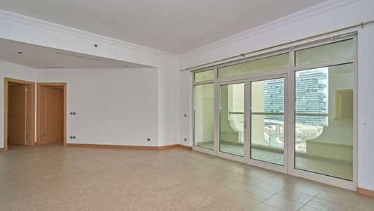 2 Bedroom Flat for Sale in Palm Jumeirah, Dubai - Mid Floor Apartment with Private Beach Access