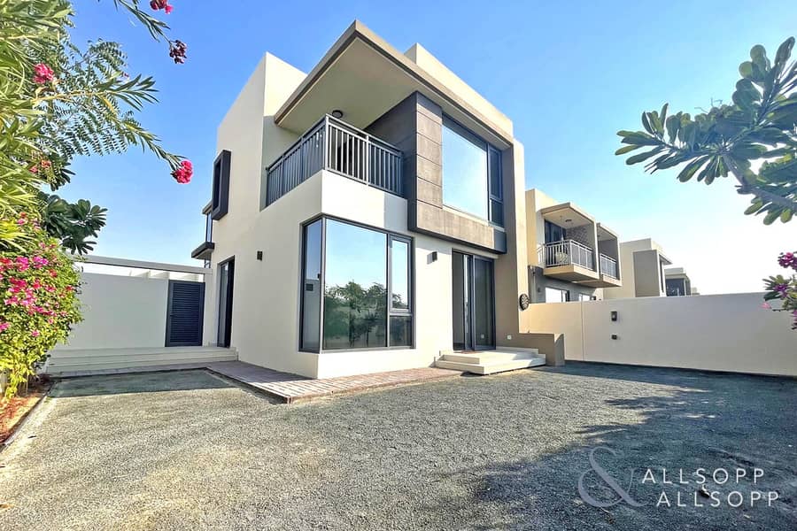 Available Now | 4 Bedrooms | Single Row