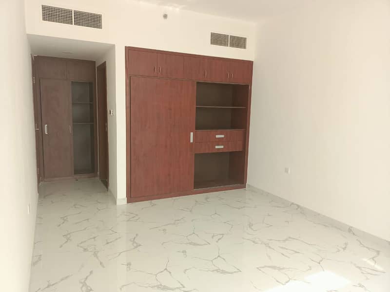 WARSAN VILLA AND SOUK AVAILABLE IN VERTY GOOD PRICE VERY GOOD MAINTAIN VILLA WITH KITCHEN APPLIANCES