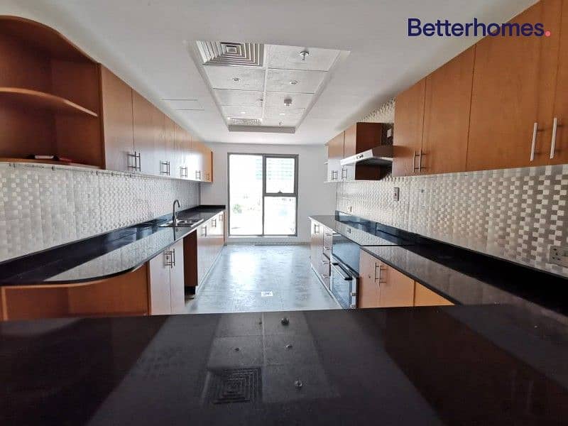 7 Unique|Largest 1 bed in JLT|Green Lakes S3