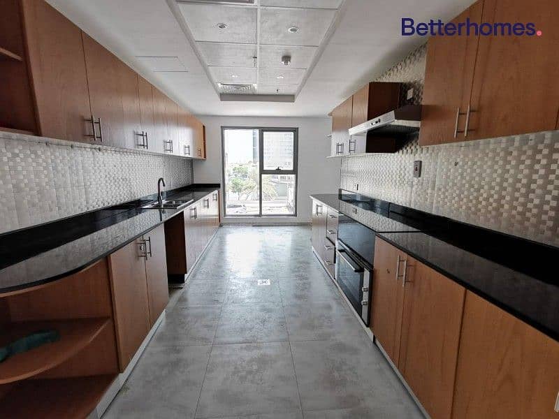 14 Unique|Largest 1 bed in JLT|Green Lakes S3