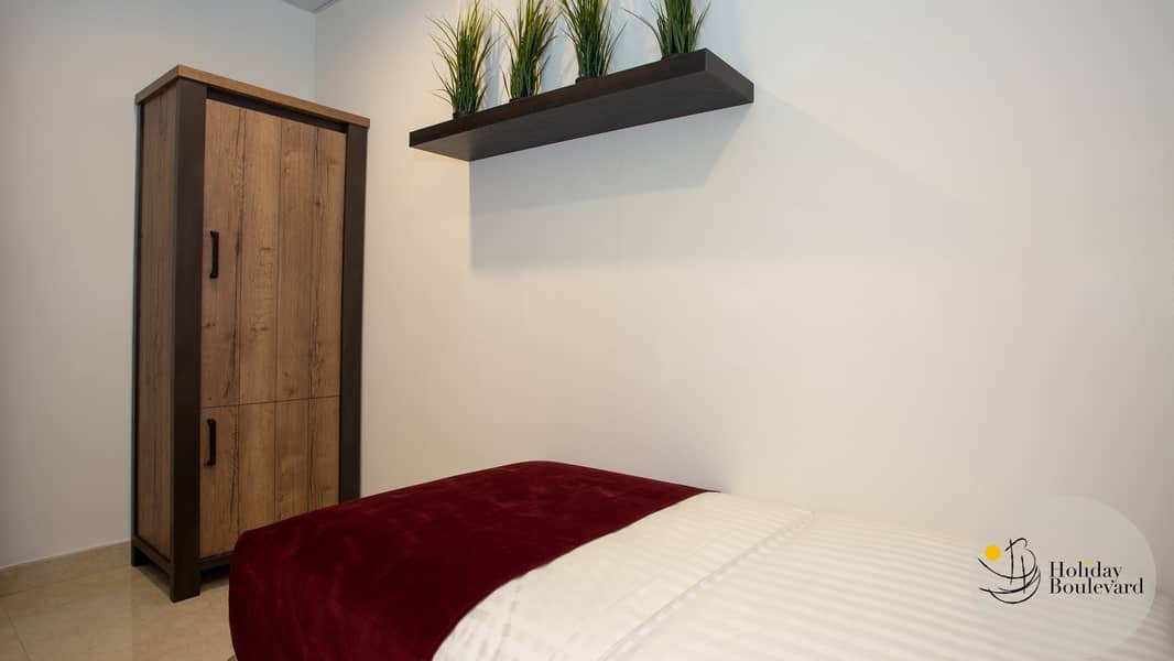 16 Second room with small room