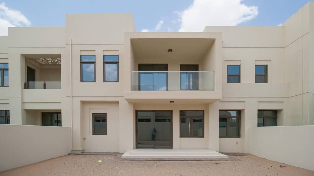 16 Spacious Family Home in Mira Oasis