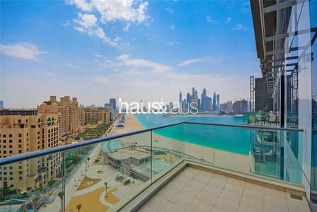 2 Bedroom Apartment for Sale in Palm Jumeirah, Dubai - High Floor Facing West Beach and the Skyline