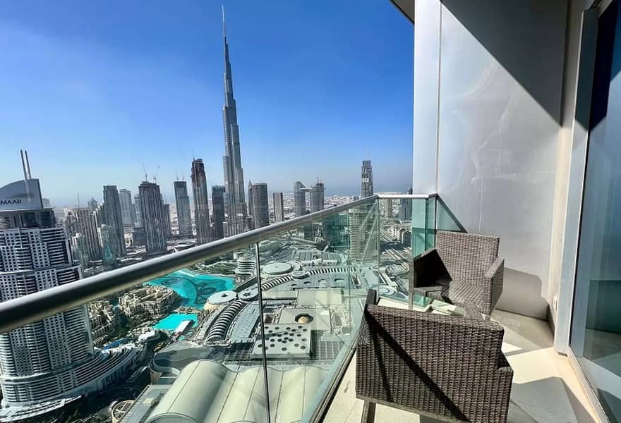 Fountain and Burj Khalifa Facing Luxurious 3BR+M Apartment