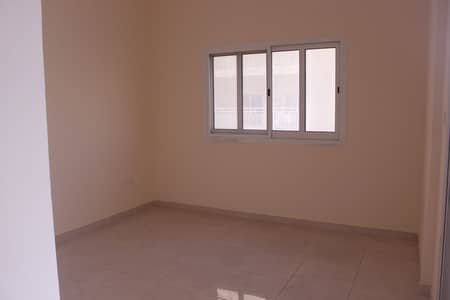شقة 2 غرفة نوم للايجار في مدينة دبي للإنتاج، دبي - اشتعلت فيه إذا استطعت! مذهلة 2 سرير في غرفة مع 2 الشرفات في IMPZ.