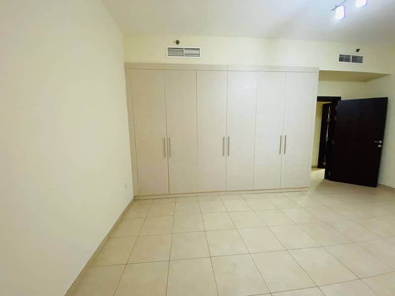 1BHK ON METRO WITH 2WASHROOM WITH BALCONY PARKING FREE  ALSO GYM POOL FOR FAMILY ONLY 48K