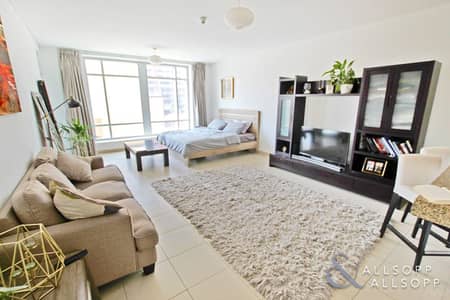 1 Bedroom Apartment for Rent in Downtown Dubai, Dubai - One Bedroom | Spacious Living | Balcony