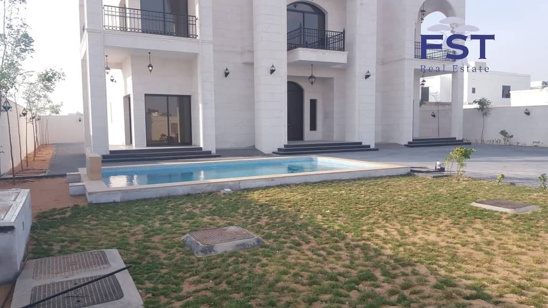 5 Bedroom with private pool and Garden