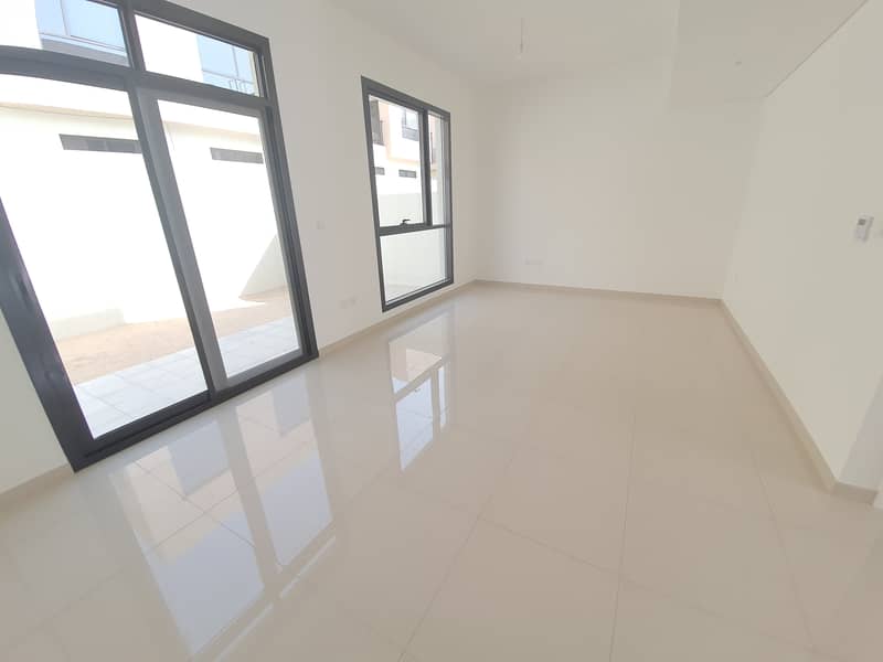 Amazing offer 2bed townhouse master bedroom with extra wardrobes best location just 970000