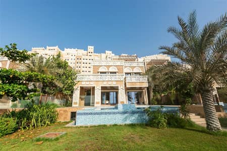 6 Bedroom Villa for Sale in Palm Jumeirah, Dubai - Luxury villa on Palm Jumeirah / Vacant on transfer