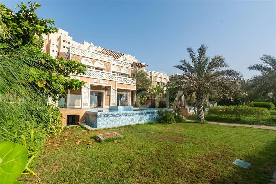 2 Luxury villa on Palm Jumeirah / Vacant on transfer