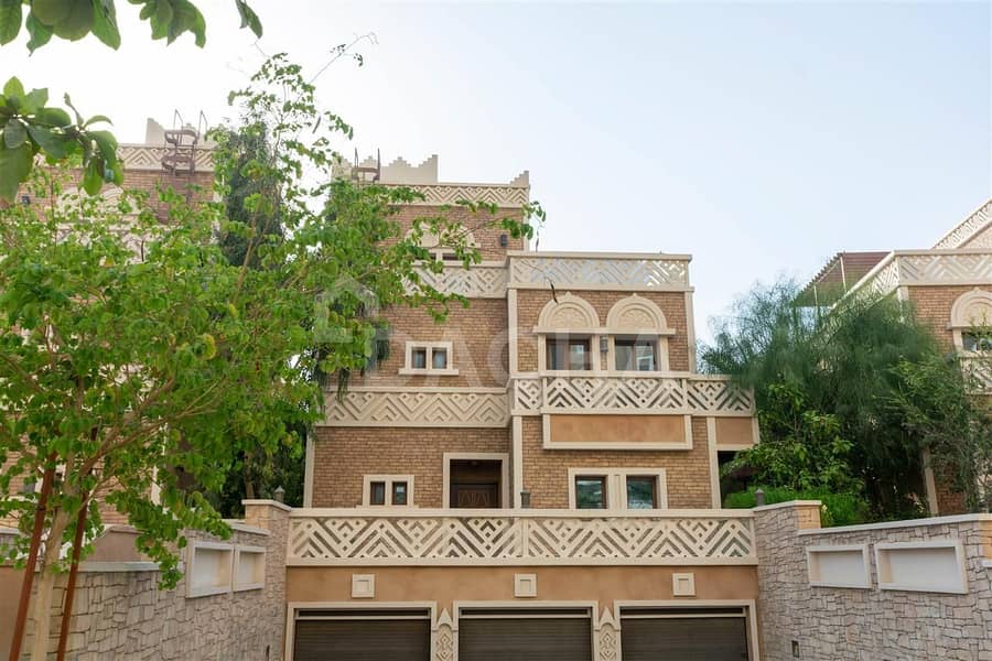 3 Luxury villa on Palm Jumeirah / Vacant on transfer