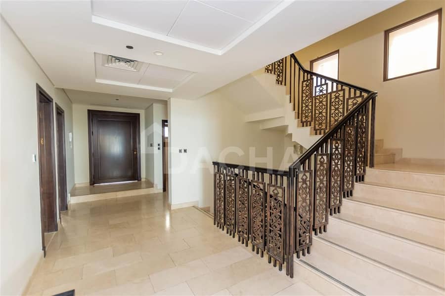 4 Luxury villa on Palm Jumeirah / Vacant on transfer