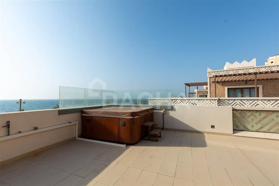 15 Luxury villa on Palm Jumeirah / Vacant on transfer
