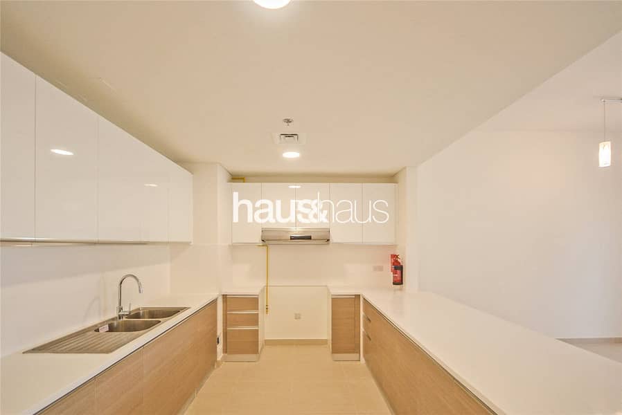 5 Exclusive 2 Bed | Bright and Spacious Corner Unit