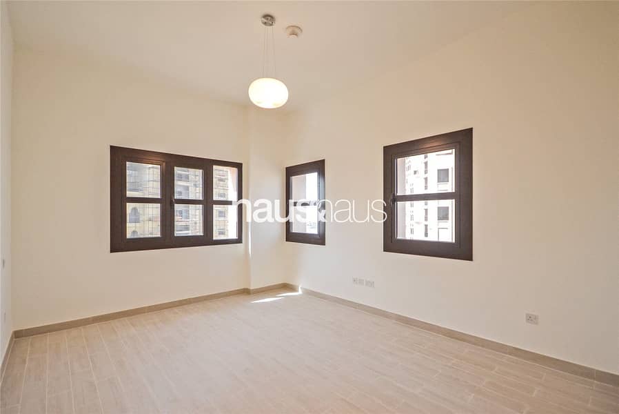 6 Exclusive 2 Bed | Bright and Spacious Corner Unit