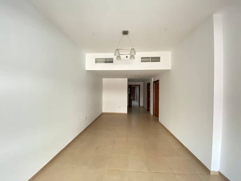 HUGE SIZE 1 BHK  42K 1 MONTH FREE AND FREE PARKING  NEAR TO NMC HOSPITAL