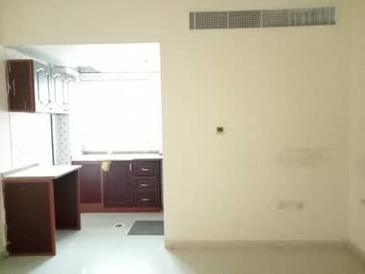 1 Bedroom Apartment for Rent in Al Qulayaah, Sharjah - Clean building central ac central gas near main road