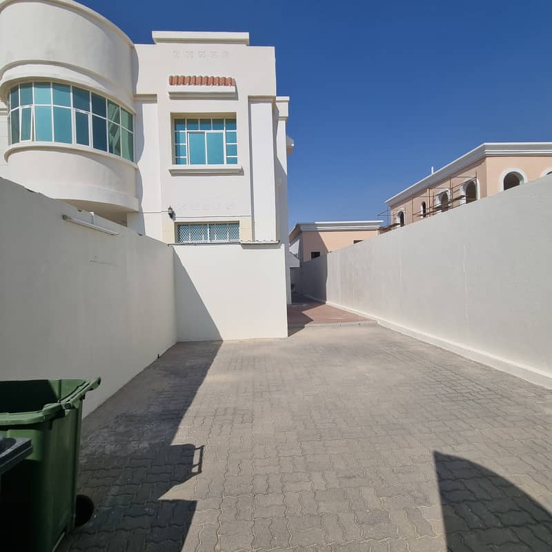 4bhk first floor separt entrance villa in al Bateen